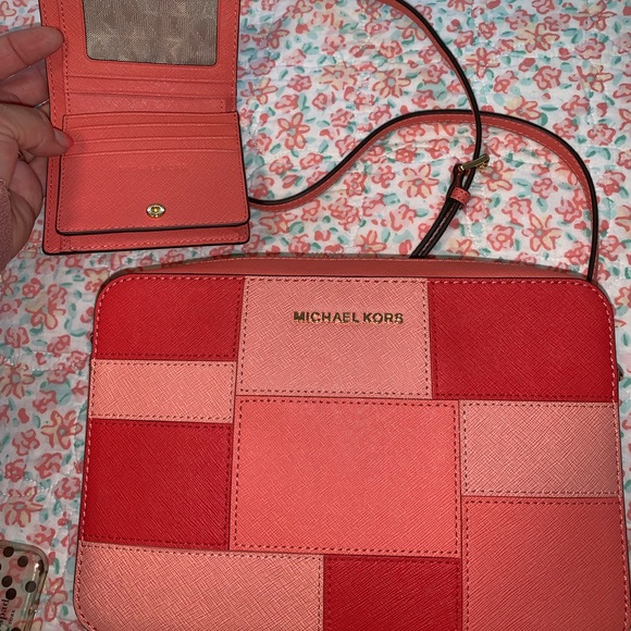 Michael Kors Coral crossbody and wallet set - Picture 1 of 3